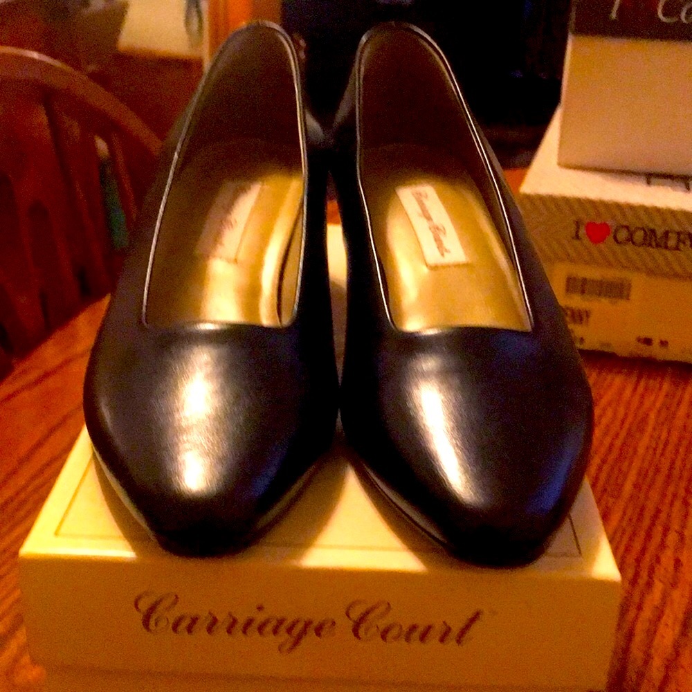 Navy Carriage Court Pumps